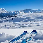 2 Pieces + Cabine, Skis Aux Pieds, Proche Commerces - Fr-1-182a-35 Daire Courchevel