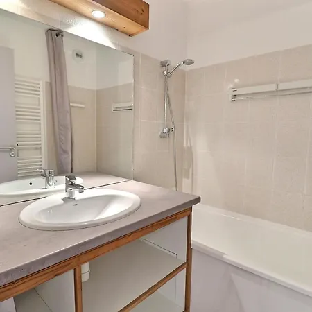 2 Pièces + Cabine, Skis Aux Pieds, Proche Commerces - Fr-1-182a-35 Courchevel