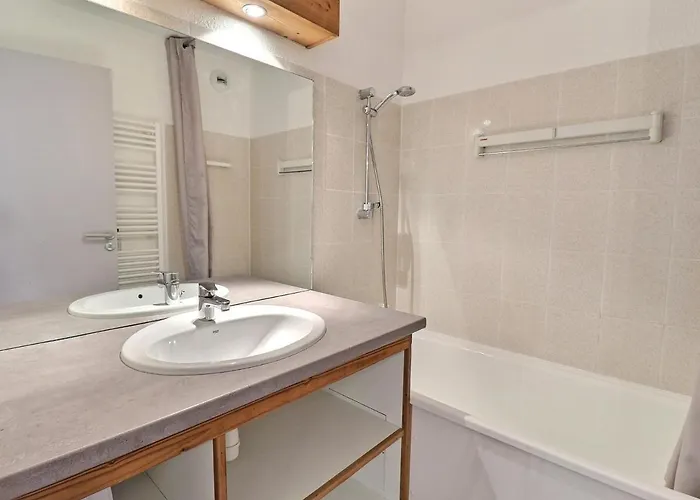 2 Pieces + Cabine, Skis Aux Pieds, Proche Commerces - Fr-1-182a-35 Куршавель